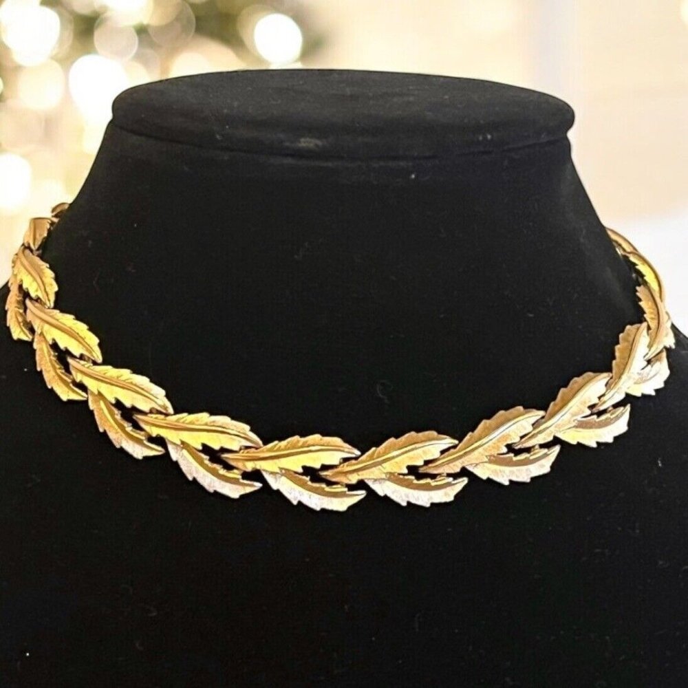 Trifari Vintage Holly Leaf Thick Chain Gold Tone‎ Choker Necklace CHRISTMAS GIFT